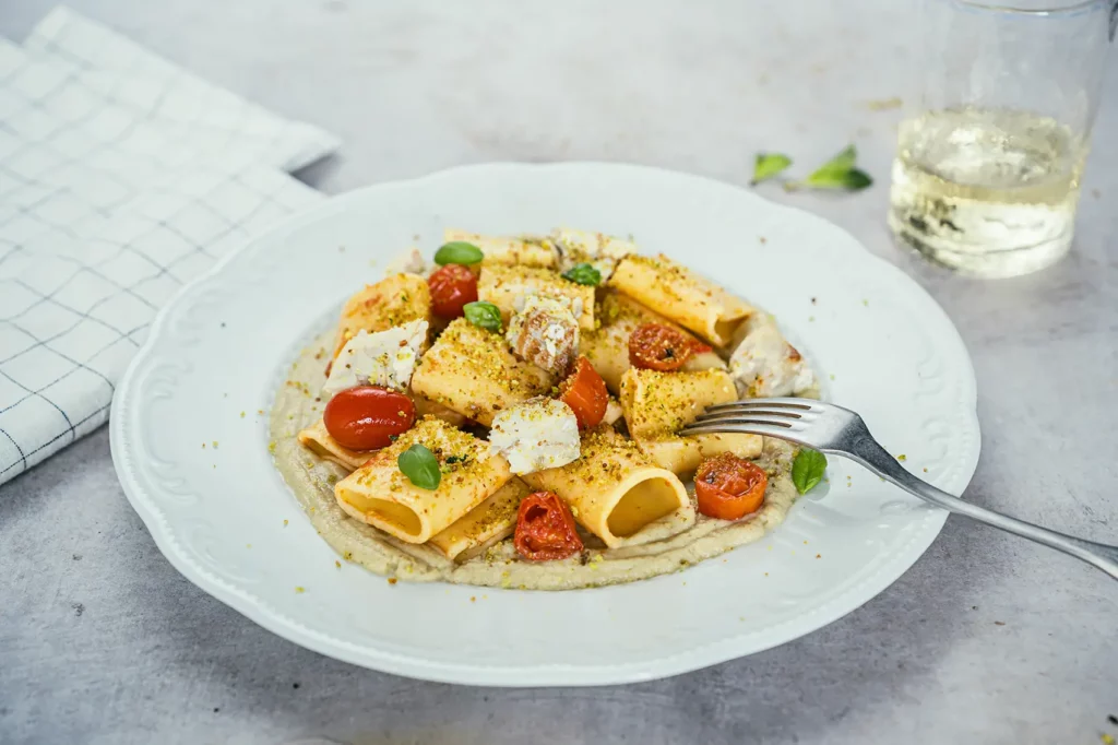 Pasta con merluzzo, menta e melanzane