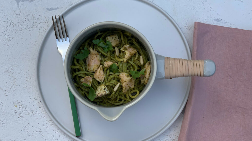 Pasta al pesto di rucola e salmone
