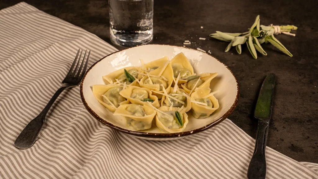 Tortelloni di Ricotta e Spinaci con burro e salvia