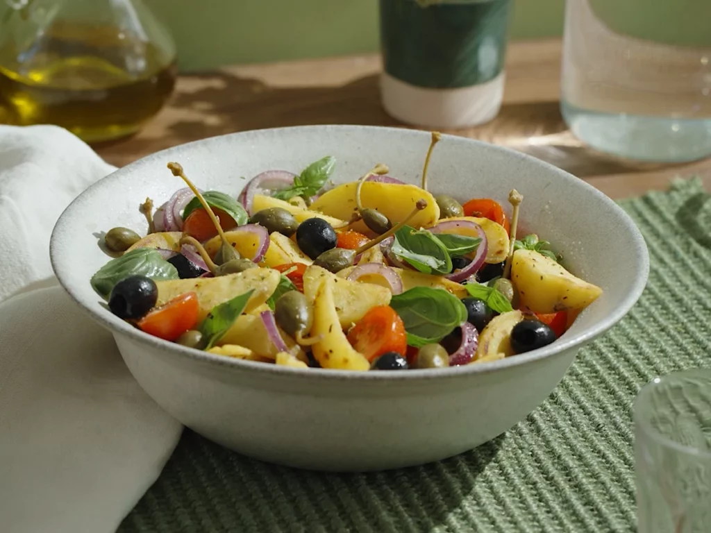 Insalata pantesca: patate, pomodori, capperi e olive